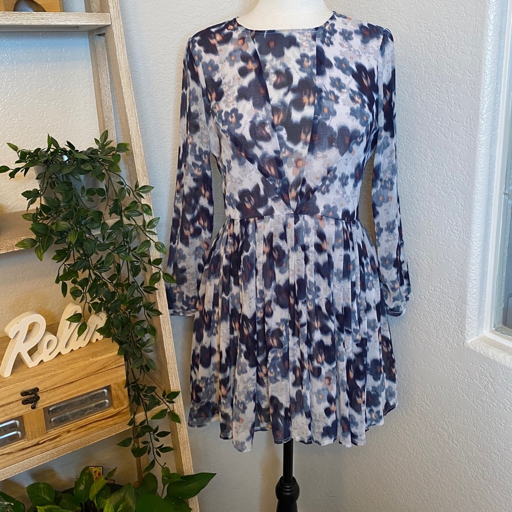 Kimchi Blue pleated long sleeves mini dress